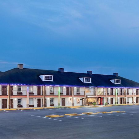 Baymont By Wyndham Commerce Ga Near Tanger Outlets Mall Exterior photo