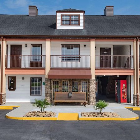Baymont By Wyndham Commerce Ga Near Tanger Outlets Mall Exterior photo