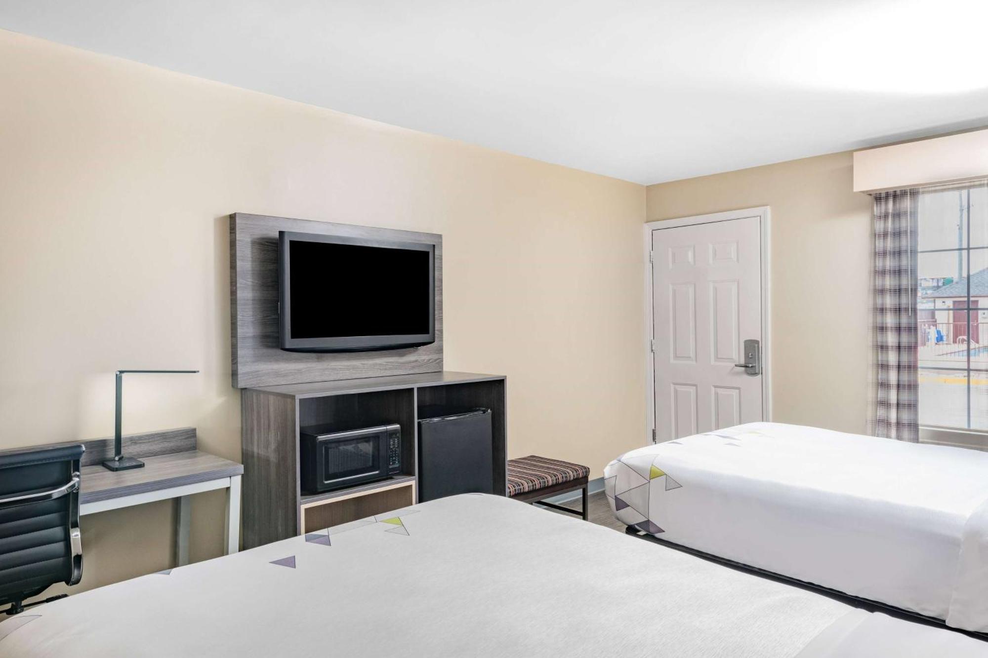 Baymont By Wyndham Commerce Ga Near Tanger Outlets Mall Exterior photo