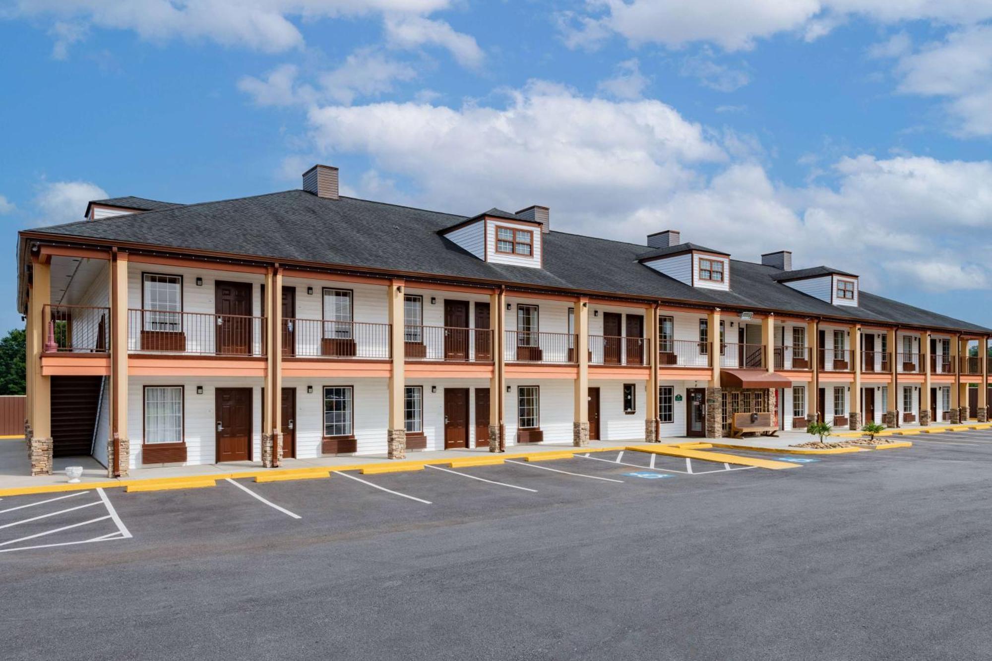 Baymont By Wyndham Commerce Ga Near Tanger Outlets Mall Exterior photo