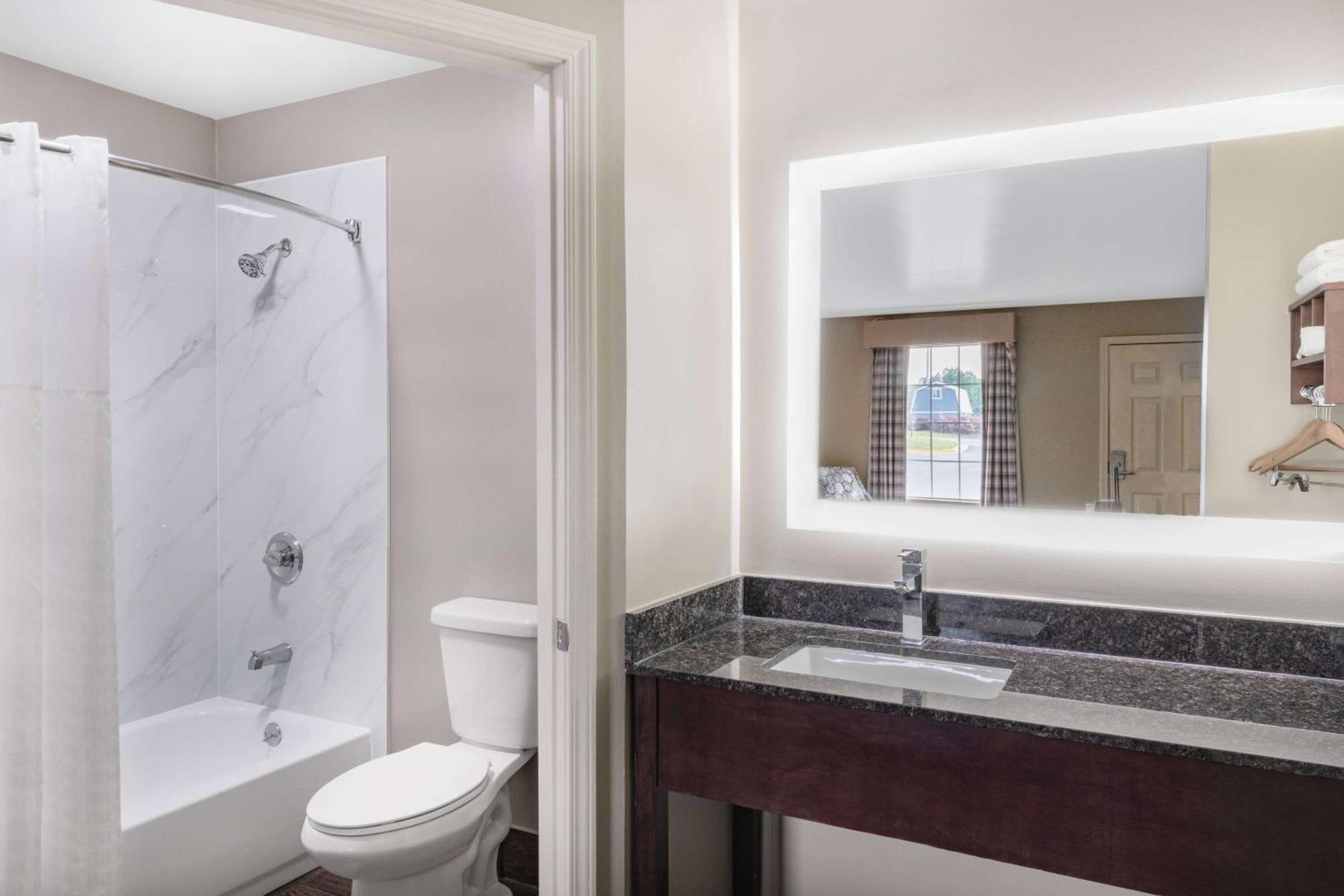 Baymont By Wyndham Commerce Ga Near Tanger Outlets Mall Exterior photo