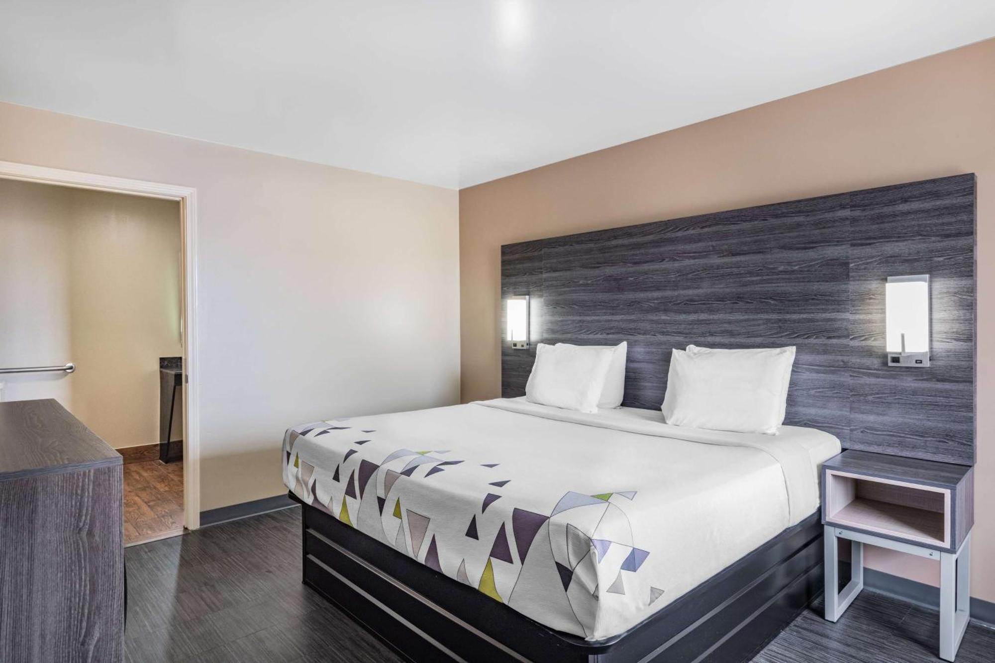 Baymont By Wyndham Commerce Ga Near Tanger Outlets Mall Exterior photo