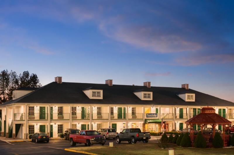 Baymont By Wyndham Commerce Ga Near Tanger Outlets Mall Exterior photo