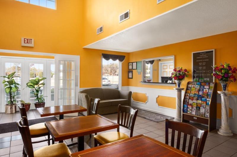 Baymont By Wyndham Commerce Ga Near Tanger Outlets Mall Exterior photo