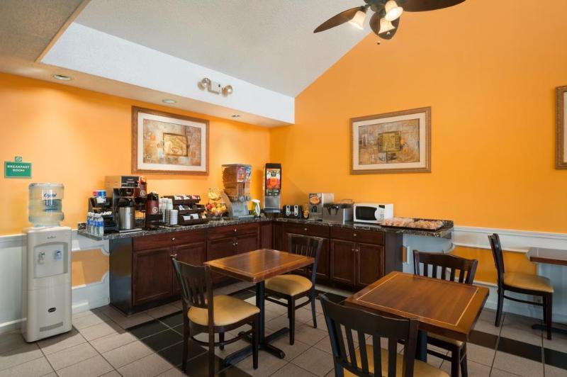 Baymont By Wyndham Commerce Ga Near Tanger Outlets Mall Exterior photo